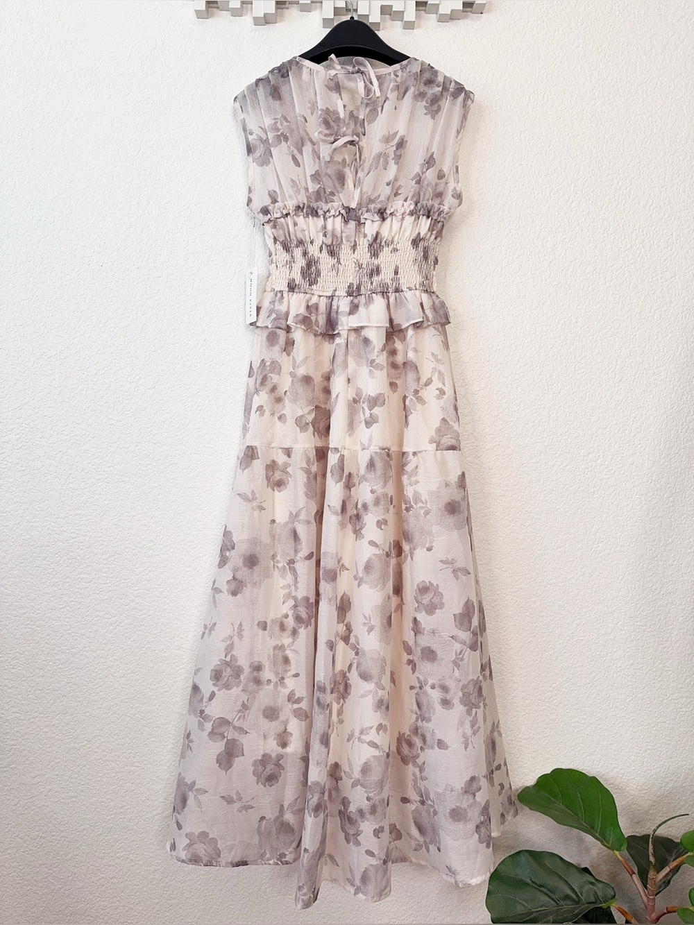 Moon River Chiffon Smocked Floral Midi Dress Off White Black $120 Small - Picture 6 of 6